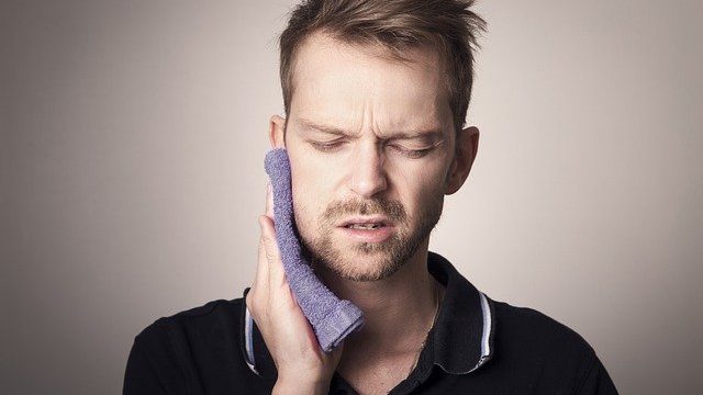 Does COVID-19 cause jaw pain?
